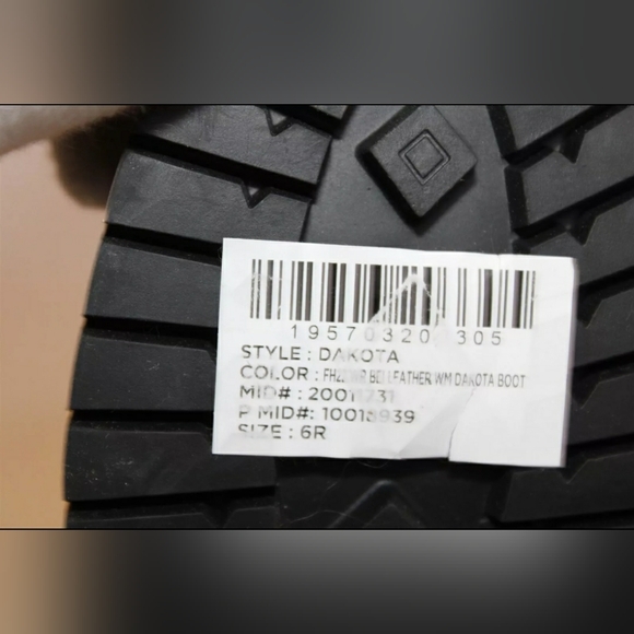 Like NEW TOMS Dakota Water Resist Leather Size 6 Ankle Boots - Picture 9 of 11